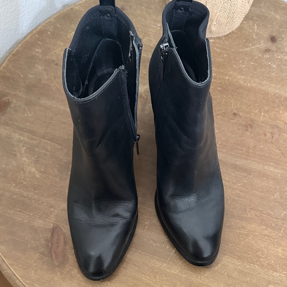 Donald J. Pliner Black Leather Ankle Booties with Side Zip✨7.5M